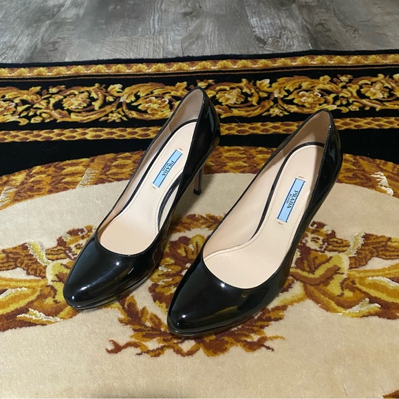 Prada Black Patent Leather Rounded Toe Pumps Size 37 1/2 - Picture 10 of 16